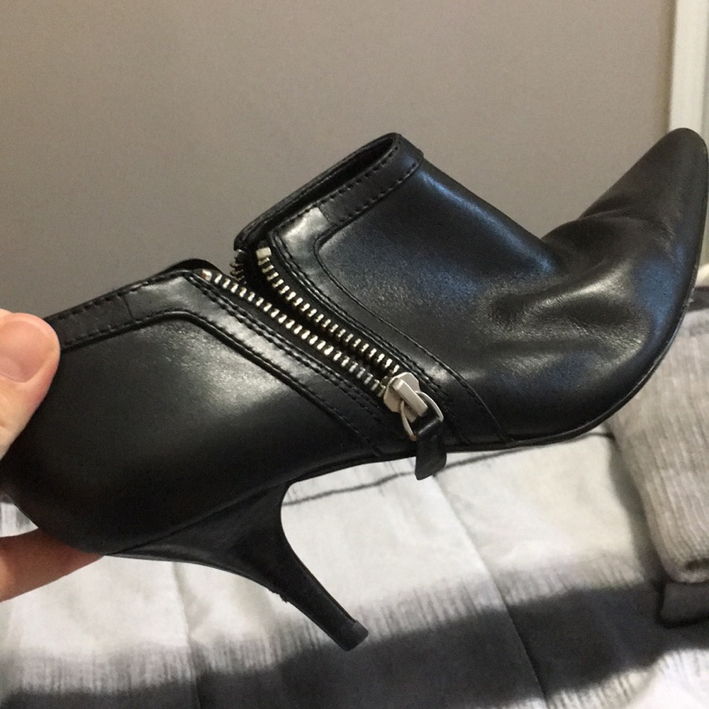 Black Ann Taylor ankle boots size 6.5